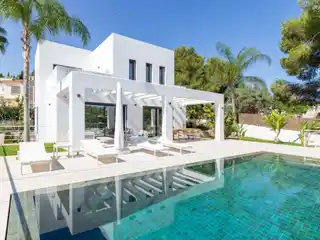 Three-Floor Haven Amidst Enchanting Gardens