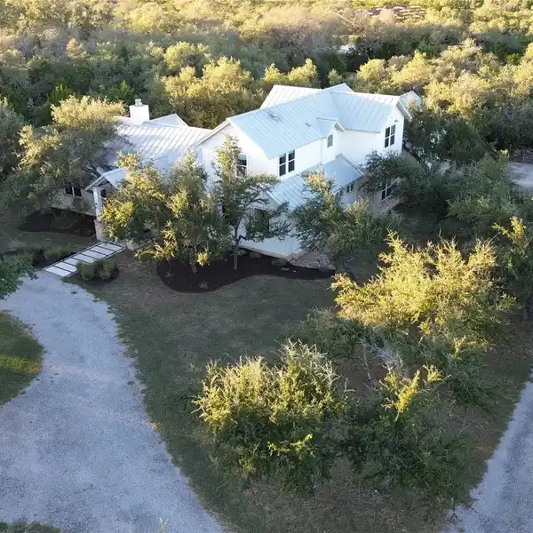 MODERN FARMHOUSE ON FIVE PRIVATE ACRES