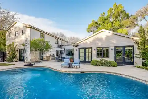 Luxury and Comfort in the Heart of Tarrytown