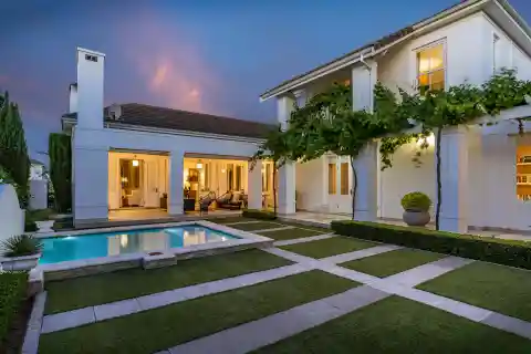 Family Comfort Meets the Beauty of the Vineyards