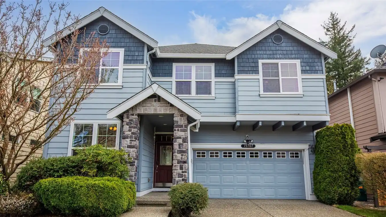 Spacious Home Backing to Greenbelt