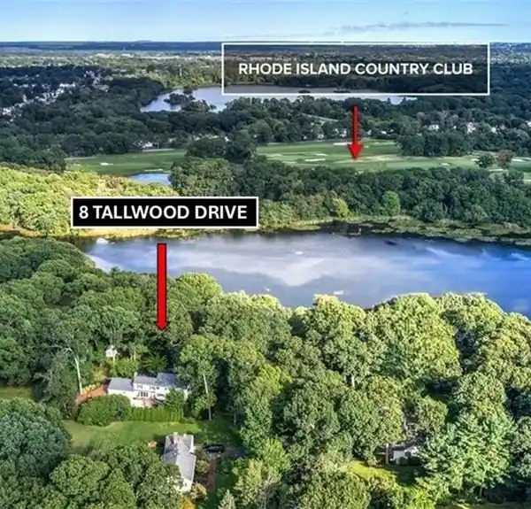 DELIGHTFUL COLONIAL ON ECHO LAKE