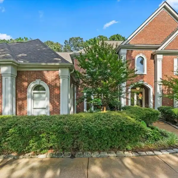 SERENE LUXURY IN BEDFORD PLANTATION