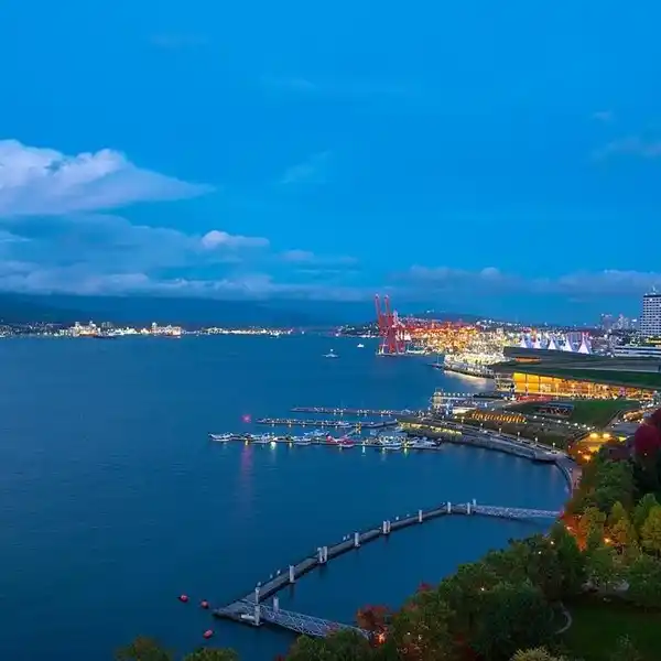 PRIME WATERFRONT RESIDENCE IN THE CITY