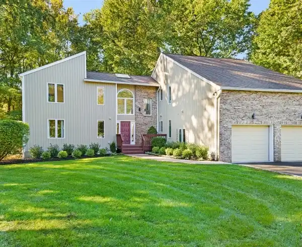 SERENE LIVING WITH DUAL PRIMARY SUITES