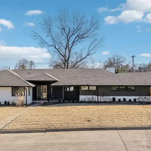 BEAUTIFULLY UPDATED HOME IN THE HEART OF MIDTOWN