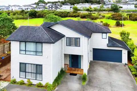 Exquisite Sanctuary in Coveted Neighbourhood