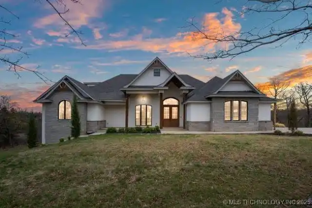 Luxury Home Blending Elegance and Comfort