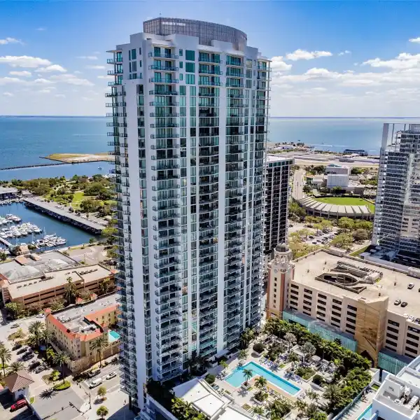 SLEEK CONTEMPORARY CONDO WITH EXPANSIVE TERRACES