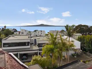 Beachside Bliss with Rangitoto Sea Views