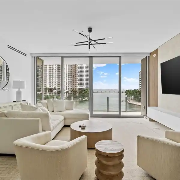 SPECIAL PLAN AT THE ICONIC ASTON MARTIN RESIDENCES