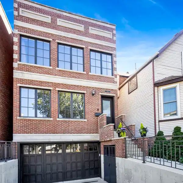 SUN-DRENCHED AND GENEROUSLY SIZED ANDERSONVILLE RESIDENCE