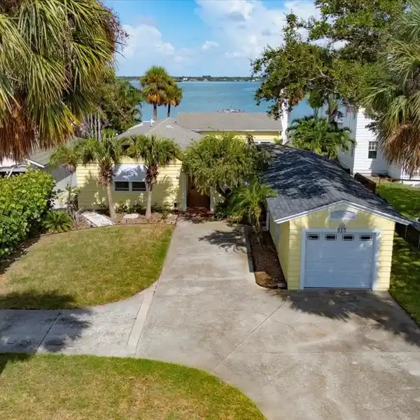 BUILD YOUR DREAM HOME ON THE WATER