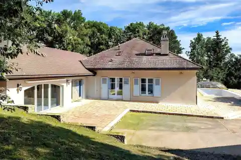 Renovated Property on the Heights of Gex