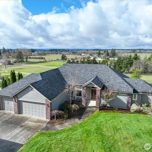 MAGNIFICENT EIGHT-ACRE EQUESTRIAN PROPERTY