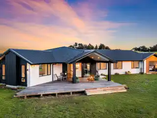 Modern Rural Escape with Stunning Views
