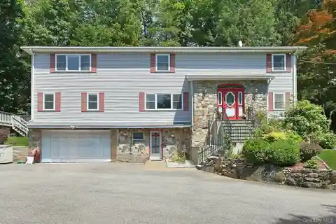 Spacious Colonial Retreat with Poolside Living