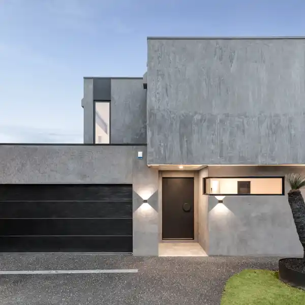 ARCHITECT-DESIGNED RESIDENCE OF RARE CALIBRE