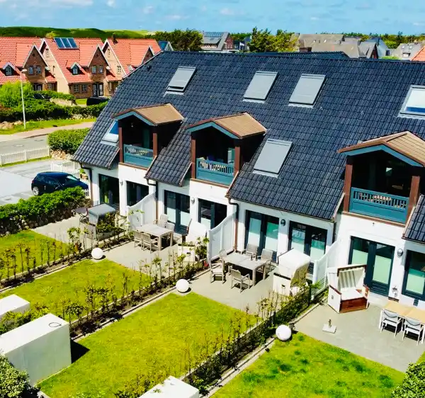 HOLIDAY APARTMENT NEAR THE BEACH