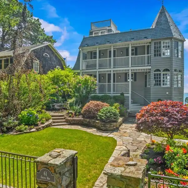SPECTACULAR WATERFRONT ESTATE