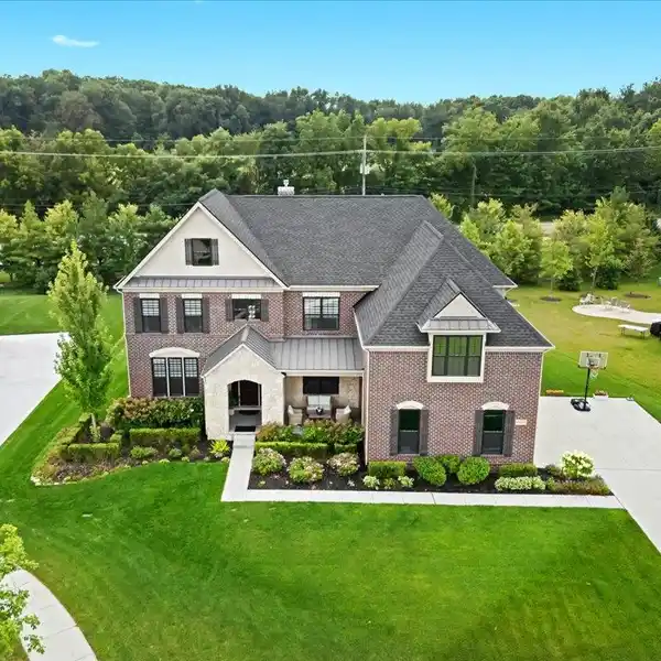 PRESTIGE MEETS MODERN PERFECTION IN DUNHILL PARK