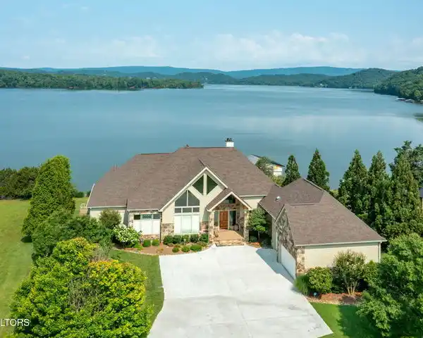 EXCEPTIONAL WATERFRONT HOME IN PRESTIGIOUS GRANDE VISTA BAY