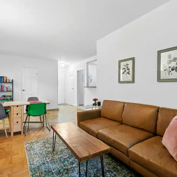 BEAUTIFUL CONDO IN THE HEART OF THE CITY