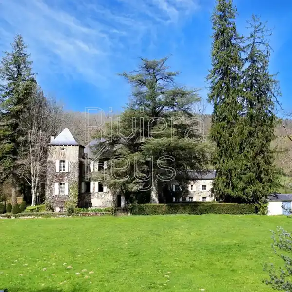 MAGNIFICENT 17TH CENTURY MANOR HOUSE