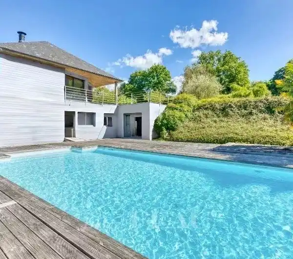 ARCHITECT-DESIGNED HOME IN A BUCOLIC SETTING