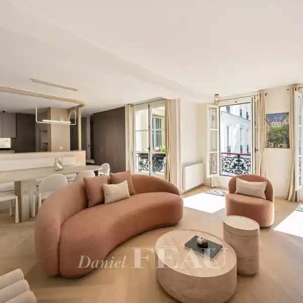METICULOUSLY RENOVATED APARTMENT