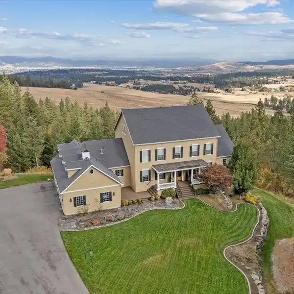REMARKABLE 13.63-ACRE HILLTOP ESTATE