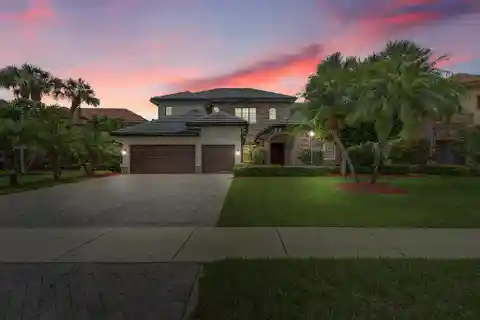 Meticulously Maintained Lake View Residence