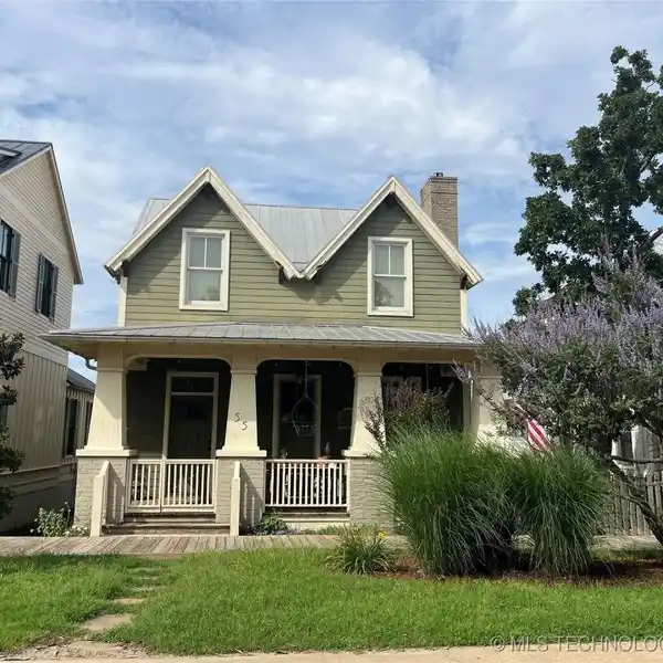 UNIQUE PROPERTY IN CARLTON LANDING