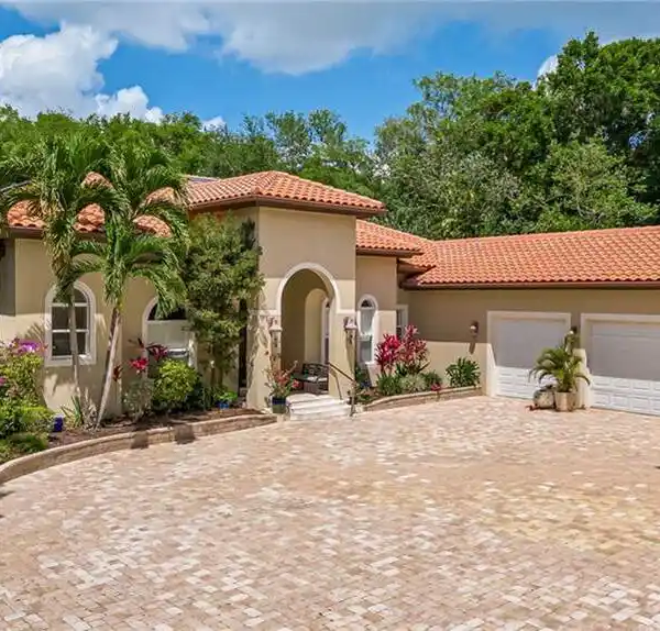 CUSTOM STUNNER ON 2.5 ACRES