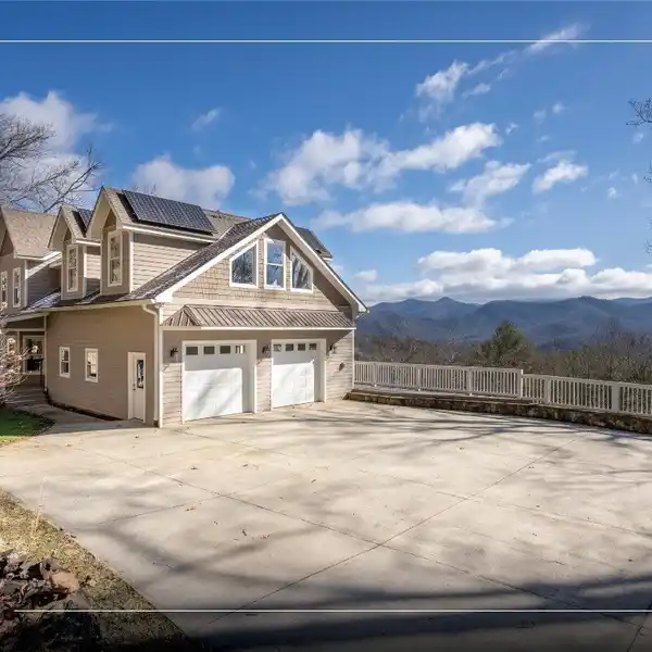 EXPANSIVE MOUNTAIN RETREAT