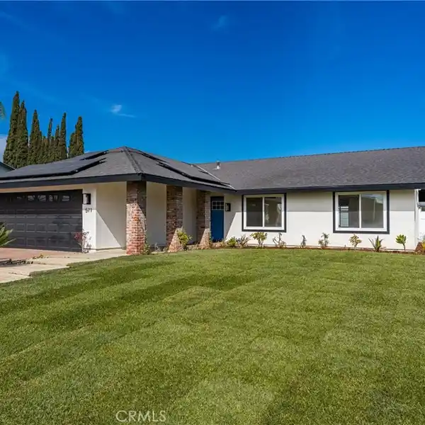 CHARMING SINGLE-LEVEL HOME