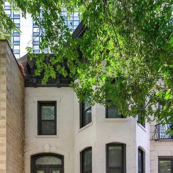 MARVELOUS TURN-OF-THE-CENTURY GOLD COAST ROWHOME