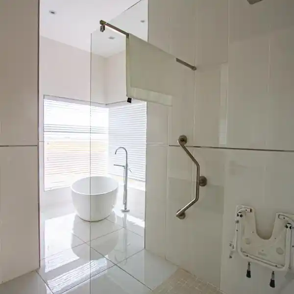 DESIGNER DREAM HOME WITH PRIVATE JETTY ACCESS