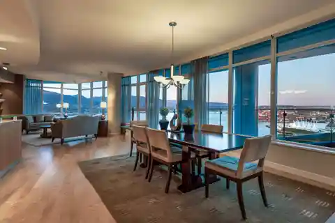 Spectacular Waterfront Sub-penthouse Unit