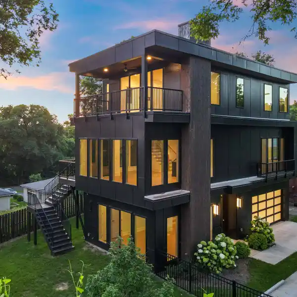MODERN LIVING ON THE GOLF COURSE IN SYLVAN PARK