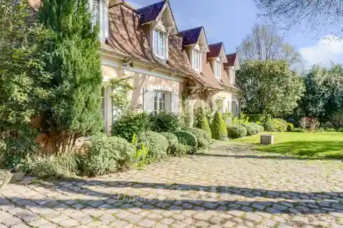 Historic Forest Retreat with Pool and Guesthouse