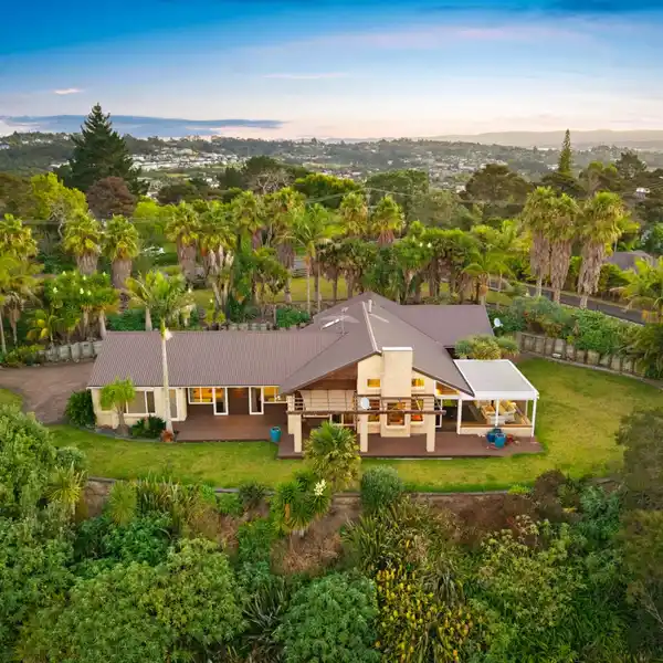 COUNTRY CHARM WITH URBAN CONVENIENCE