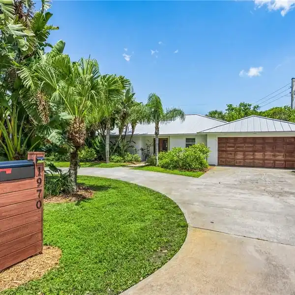 COASTAL RETREAT STEPS FROM PRIVATE BEACH ACCESS
