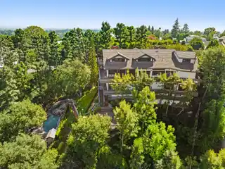 Beautiful Celebrity-pedigreed Estate