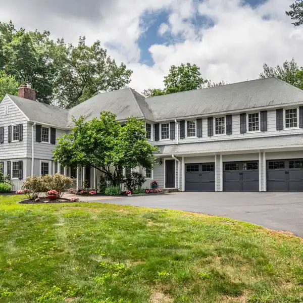SPACIOUS LUXURY LIVING IN SOUGHT-AFTER AREA