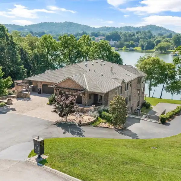 REFINED COMFORT IN A SCENIC LAKEFRONT COMMUNITY