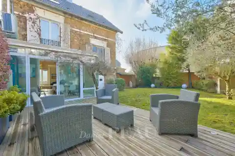 Light-filled Family Home with Hidden Garden