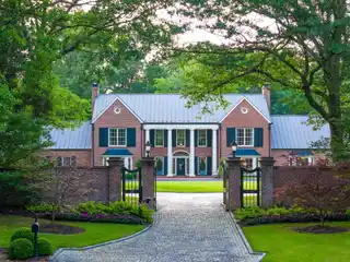 Elegance and Comfort on 3.5 Acres