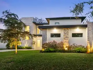 Simply Stunning Newer Construction
