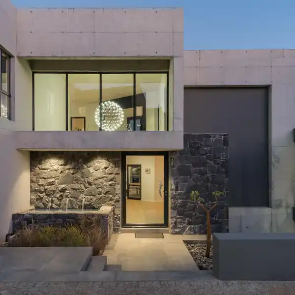 SPECTACULAR NEW HOME ON THE SLOPES OF THE HELDERBERG MOUNTAIN